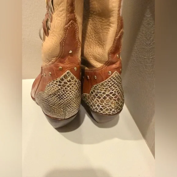 Buttero Italian Made Women's Heeled Boots - Picture 6 of 10